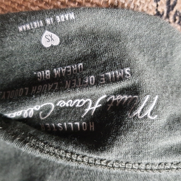 Hollister Floral Short Sleeve Top Extra Small - Picture 6 of 7